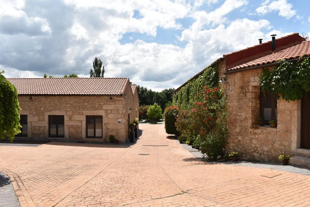 Hotel rural A Velha Fábrica en Sierra de Gata – fachada principal