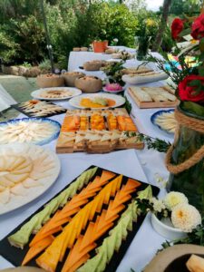 Mesa de quesos del lunch en boda en el hotel rural A Velha Fábrica Sierra de Gata