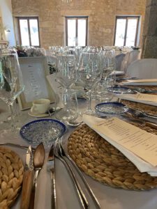 Detalle de la mesa en una boda del hotel rural A Velha Fábrica Sierra de Gata